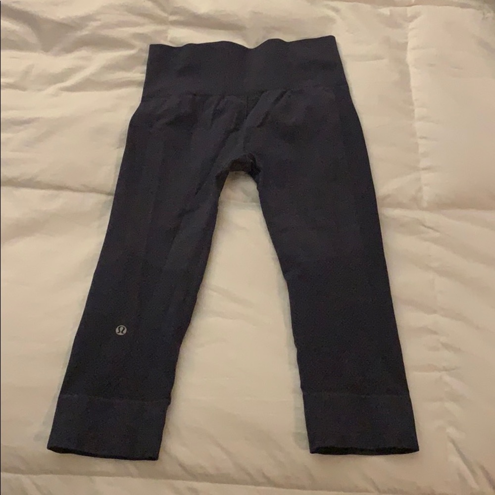 Lululemon navy Capri leggings 26” long. Like new. - Picture 2 of 7